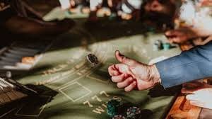 মোবাইলে bet100 রুলেট খেলার ধাপ — স্মার্টফোন স্ক্রিন